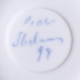 Painted signature and date on a porcelain cylinder made by Piet Stockmans