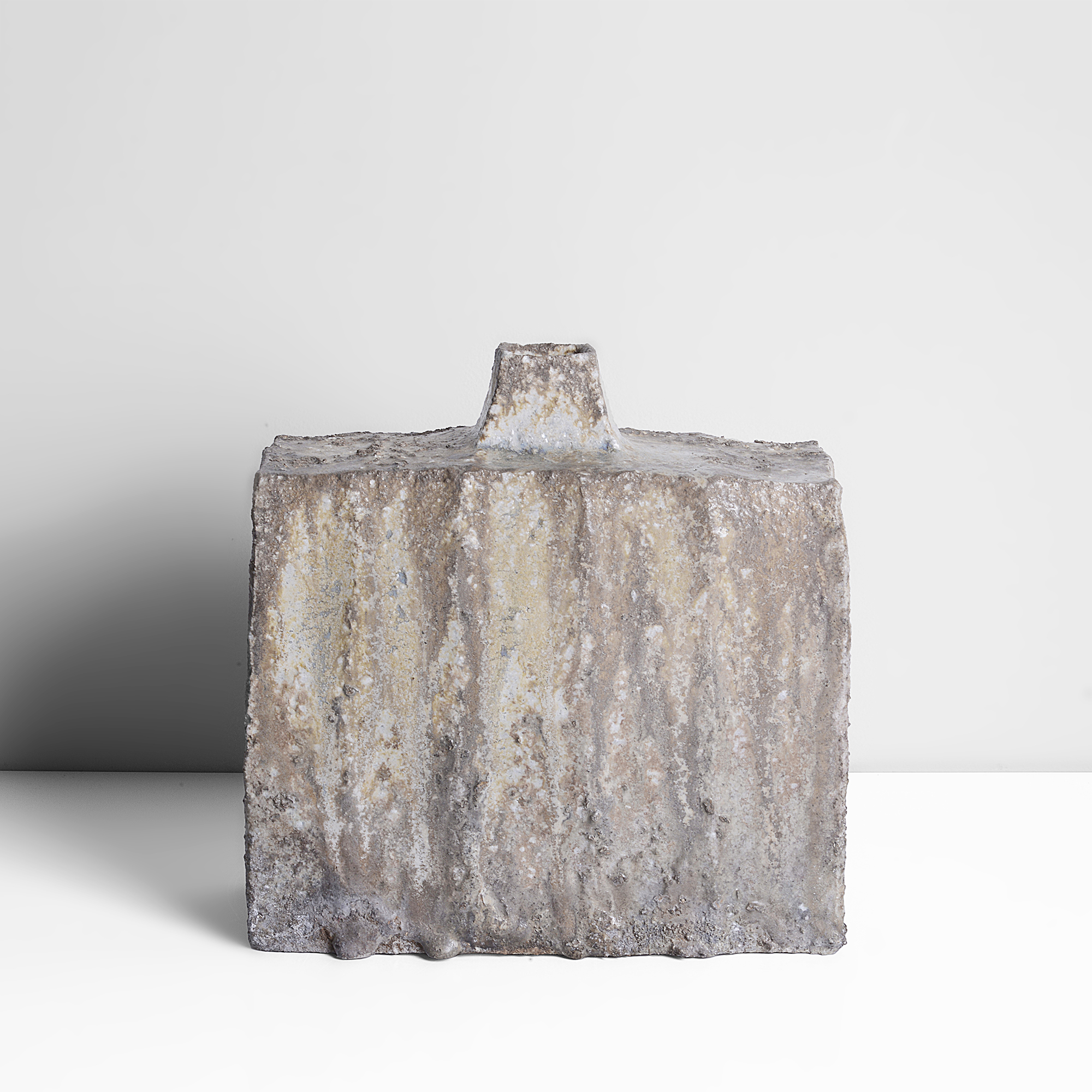 An ash glaze stoneware vase made by Japanese artist Matsuzaki Ken sold at auction by Maak