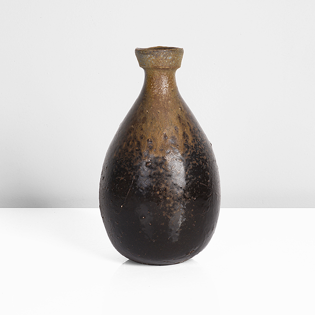 A stoneware tokkuri made by Isezaki Koichiro sold at auction by Maak