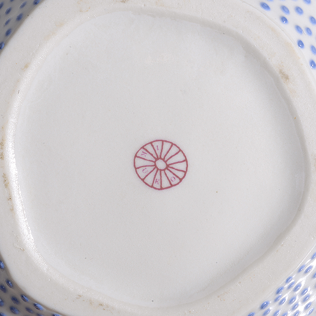 Maker's mark on a porcelain sake jug by Ikuko Iwamoto