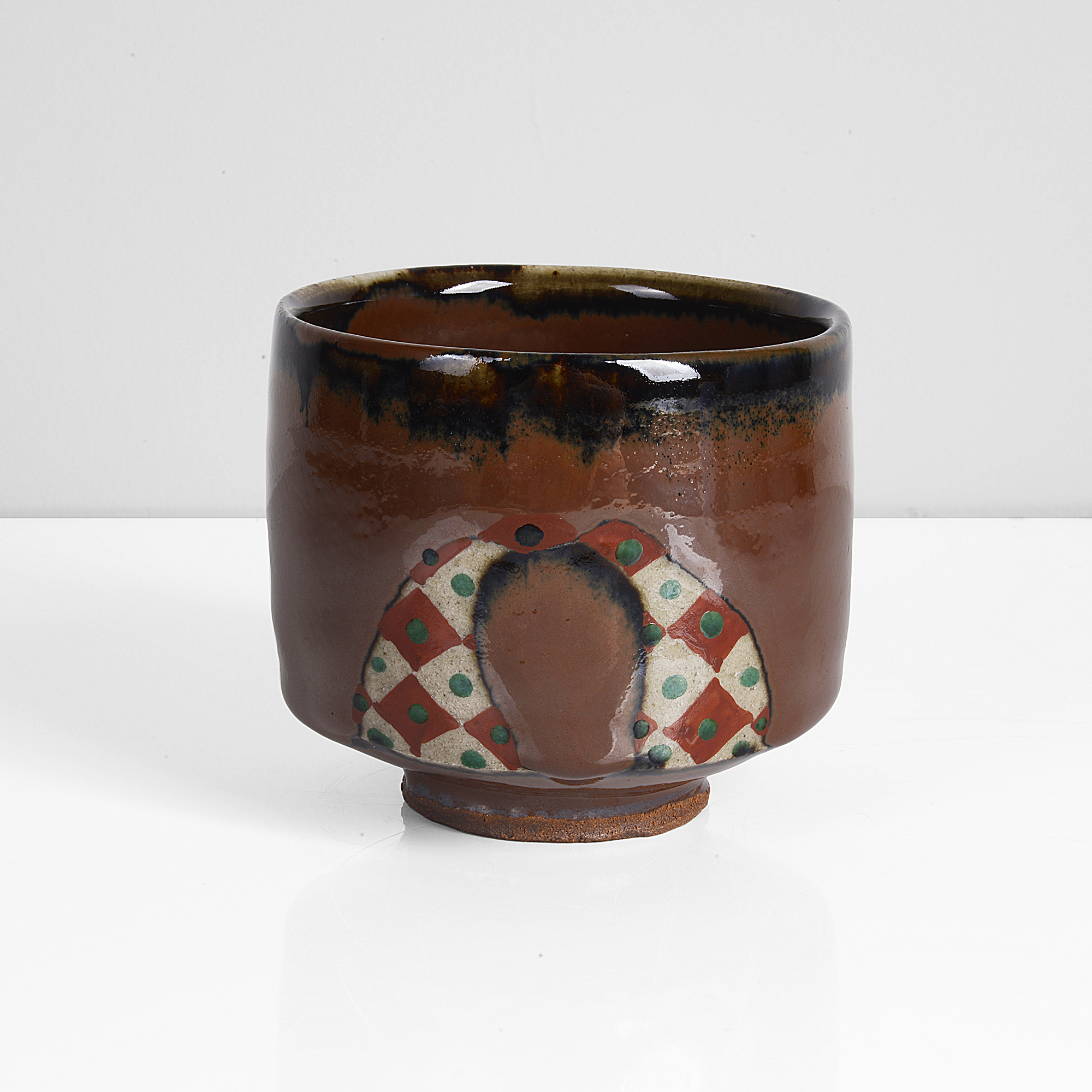 A stoneware chawan made by Hamada Tomoo, sold at auction by Maak