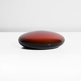 A red lacquer lidded box made by Shinya Yamamura in 2007