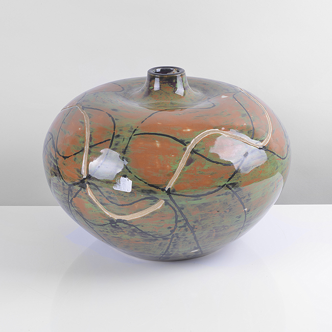 A vase made by Kumakura Junkichi sold at auction by Maak