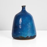 A turquoise stoneware vase made by Kumakura Junkichi sold at auction by Maak